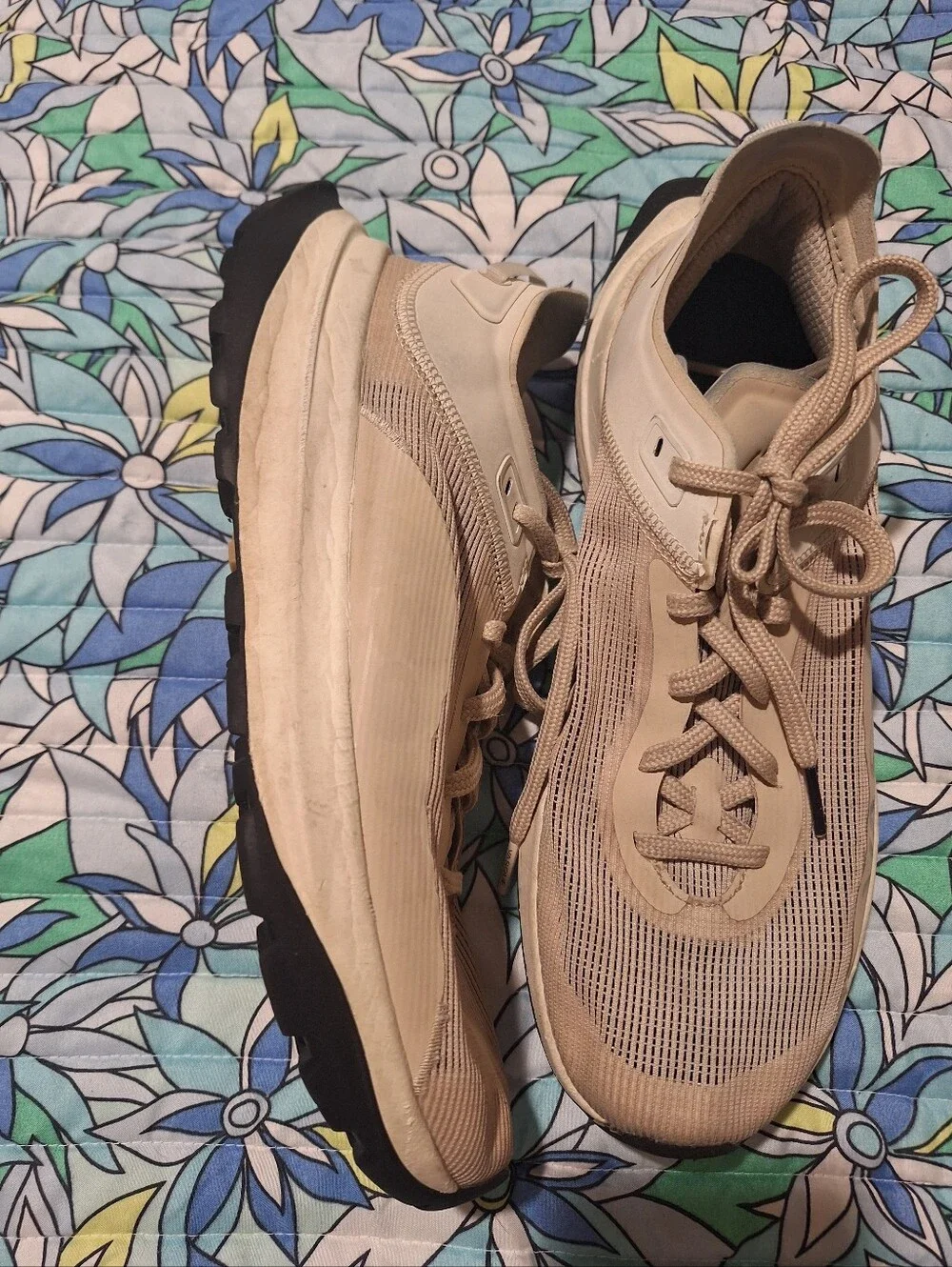Womens Lightweight Breathable Lace-Up Sneakers - Beige Vasque 9.5